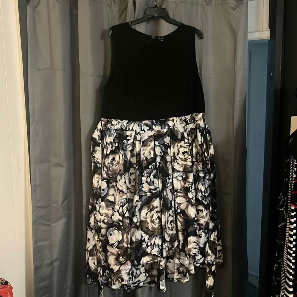 SLNY Plus Sized Formal Dress